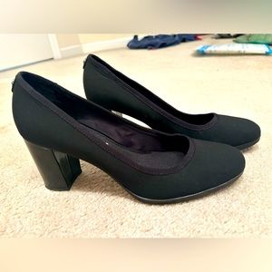 Ann Klein IFlex Smart Black Pump, Size 10